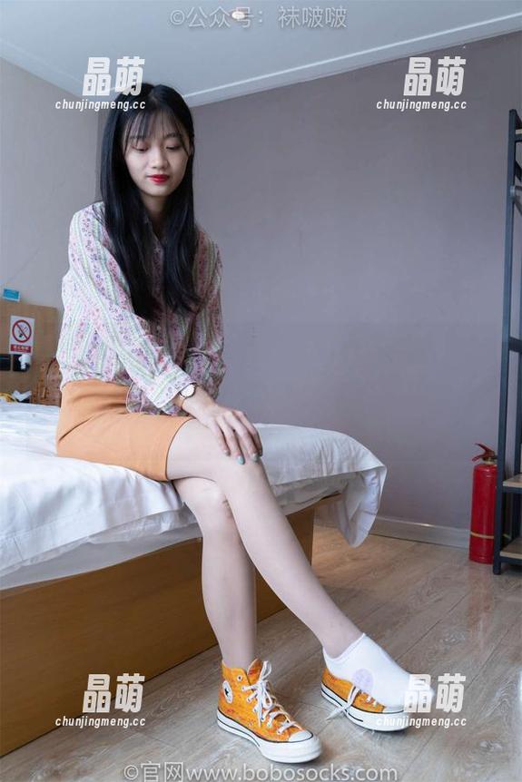 BoBoSocks袜啵啵-小甜豆 BoBoSocks袜啵啵 - 小甜豆的蓝色丝袜高清图包,真是让人恨不得一秒钟变身摄影师!