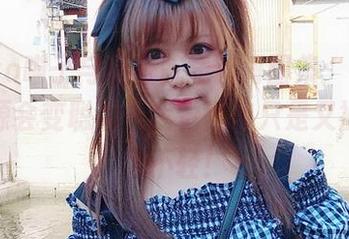 Nyako喵子与碧蓝航线镇海图集：有人说看资源会变聪明，我觉得我只是又被她迷得不轻！