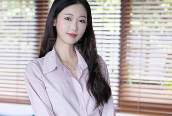 Xiuren秀人网 - Elise谭晓彤白丝高清壁纸：看了就想给她发个赞，好心动！