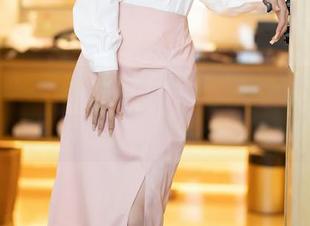 Xiuren秀人网 - 糯美子mini教你瑜伽：免费图包在手，气氛悄然升温？