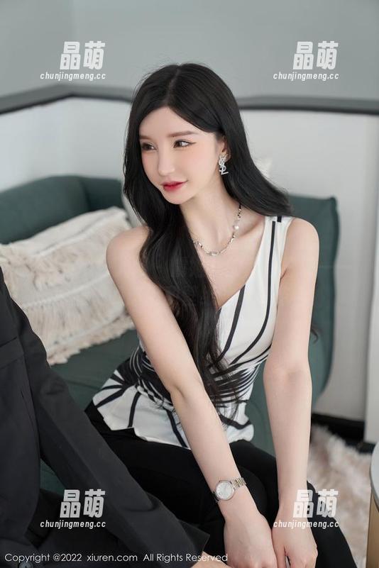 Xiuren秀人网-虞姬儿 Xiuren秀人网 - 虞姬儿的居家日常——原图里的悠闲和壁纸的梦幻结合!