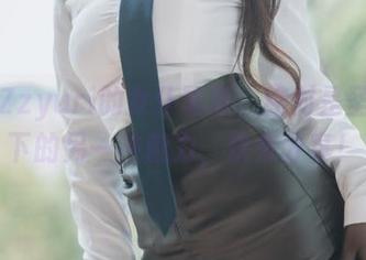 这套Zzyuri的女仆写真，绝对是圣光之下的另一种魅力，快来分享！
