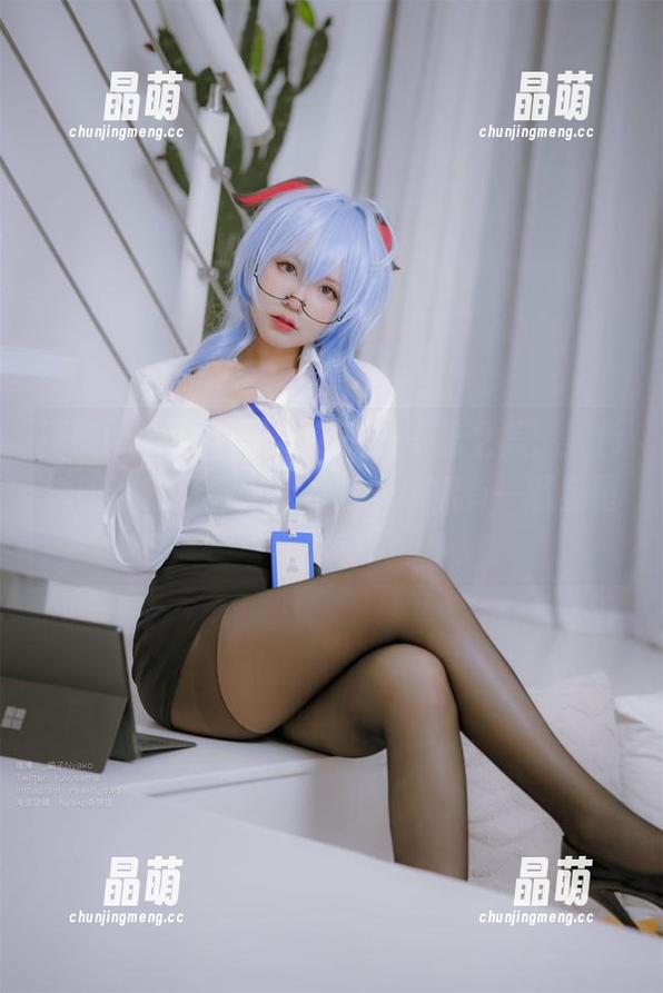 nyako喵子大魔王 探索nyako喵子大魔王的竞泳之美:黑色透明福利写真,拥有它就像拥有一颗星星!