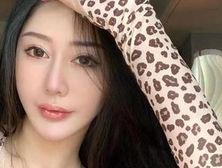 微密圈 - 不爱笑的赛琳的泳装写真：这到底是艺术，还是单纯的美？