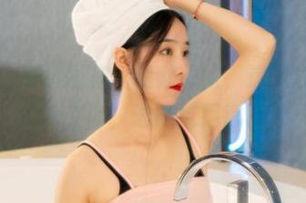 丽柜 - 精选图集：我就想问，这纯白背景下的文静，谁能抗拒得了？