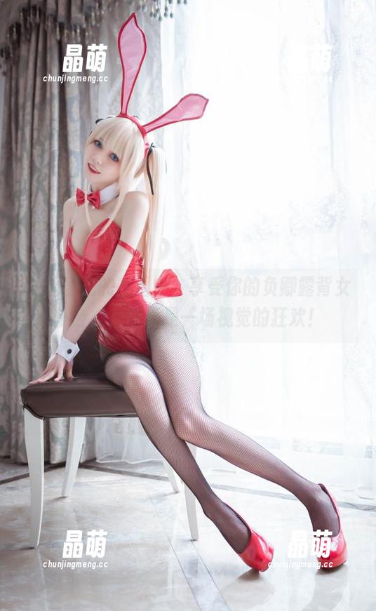 在无圣光的氛围中，享受你的负卿露背女仆合集，简直是一场视觉的狂欢！
