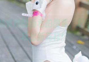 十万珍吱伏特的新私拍图集，双马尾也能玩出新花样！