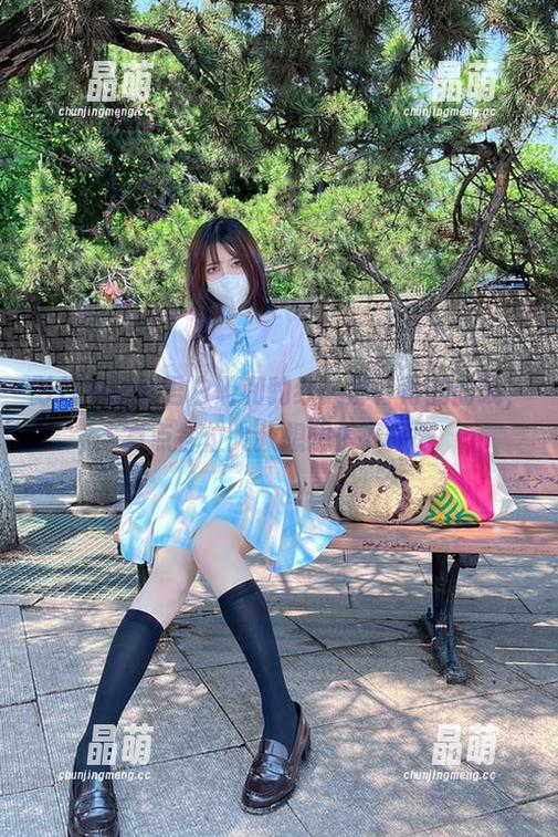 妖君白研 影片中的妖君白研和豹纹:那脊背的曲线,有点各位大叔想想停下来吧