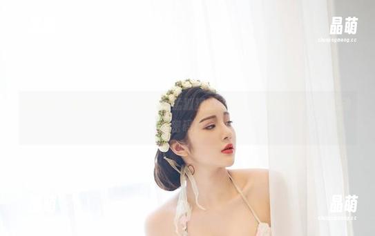 尤物馆-FoxYini孟狐狸 尤物馆 - 最新美图:FoxYini孟狐狸的美足,快来找找自己的心动密码!