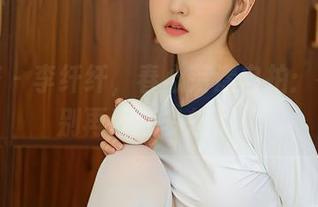 尤蜜荟 - 李纤纤，春心荡漾自拍：在线，别再让我多想了！