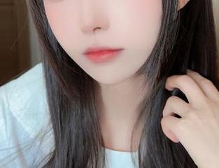 布丁大法黑丝美图：这个图包好像有些什么藏在里面