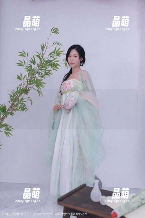 抖娘利世 每次翻阅抖娘利世姐姐的照片作品,我都在想:她到底有什么魔法,能让我这么想念?