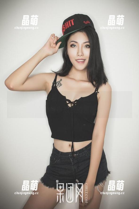 果团网 - 翻翻看！龚玥菲妹妹最新图包，惊喜与小心脏的碰撞！
