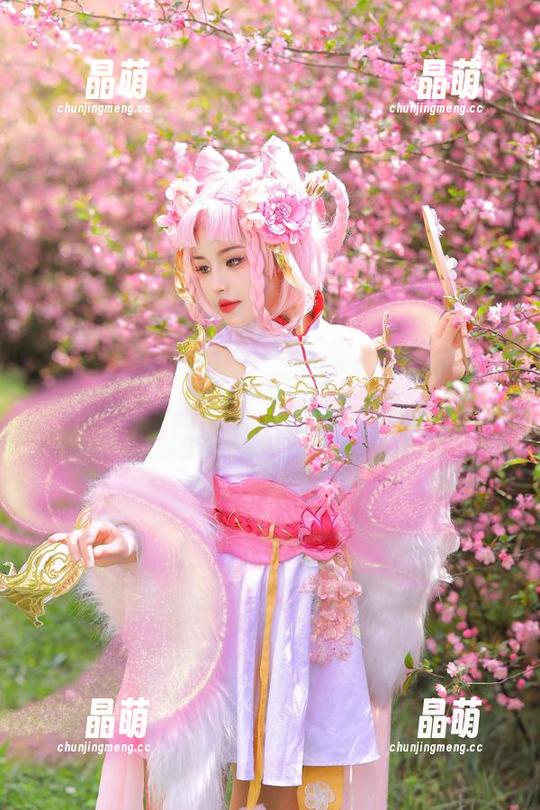 桃暖酱 翻看桃暖酱的美图,妖娆怀玉中透出一丝妩媚,真是让人想多看几遍的感觉。