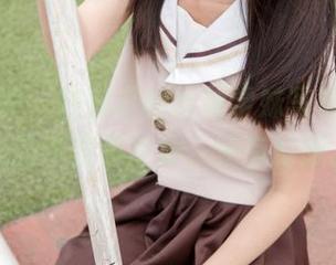 梦丝女神 - 在林嘉的丝袜学妹写真里，舞动的不仅是身体，还有幻想。