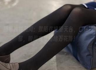 森萝财团 - 图集独特见闻：默陌在绝望天台，白丝搭配湖边的抑郁，瞬间变身情绪万花筒！