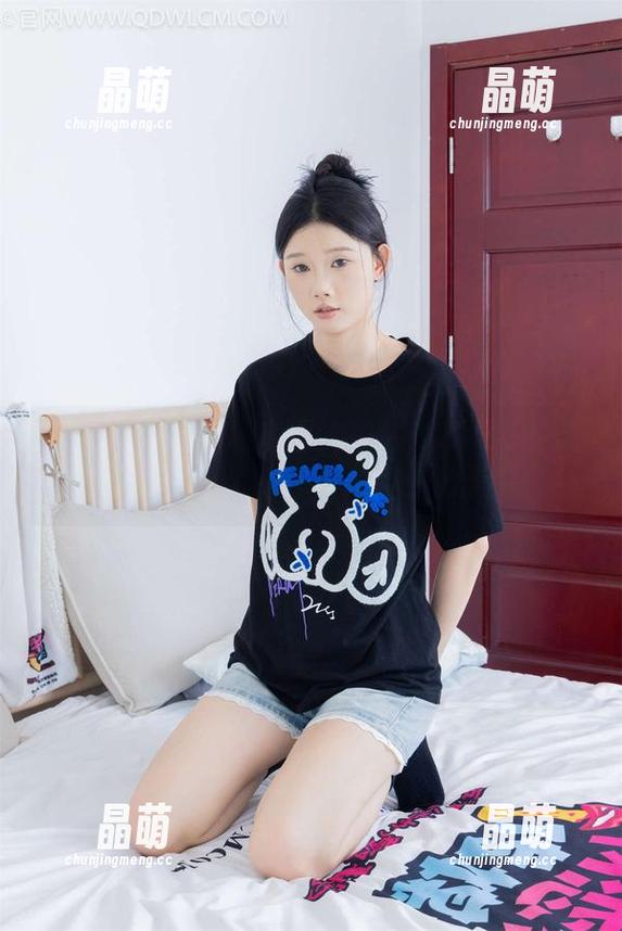 物恋传媒 - 旗袍套图大揭秘：Elise的优雅瞬间，值得一看再看！精选哦