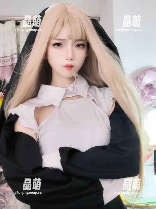狐玖玖 照片里的制服:狐玖玖演绎的可爱不止一点点,真是有点心动!