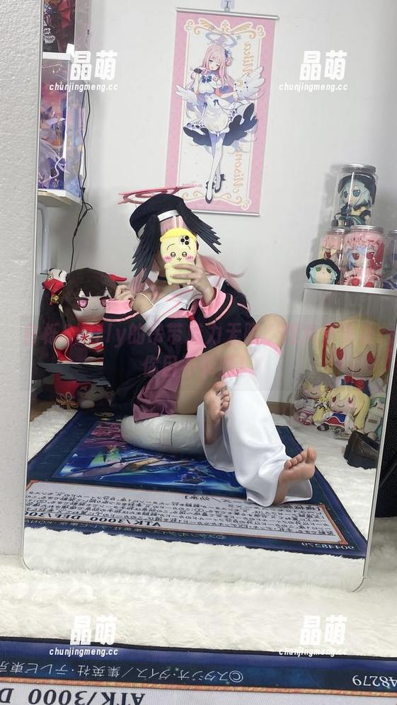 白栎Shirly的吊带魅力无限，图片分享让你目不转睛！