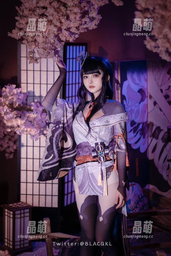 白莉爱吃巧克力 白莉爱吃巧克力的美足,让人想把原图印成壁纸,天天欣赏!