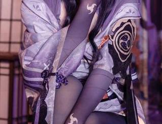 白莉爱吃巧克力和服套图更新：每次看她的照片，我都觉得自己心理不太健康？
