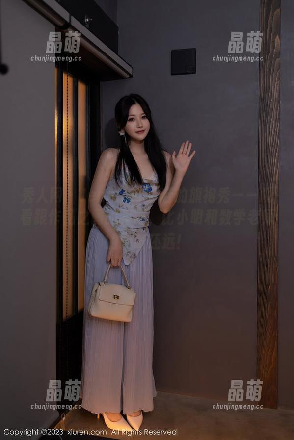 秀人网 - Jennifer小若的旗袍秀——观看跟作品之间的距离，比小明和数学老师的距离还远！