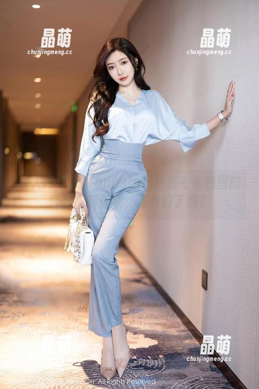 秀人网-Manuela玛鲁娜 秀人网 - 被Manuela玛鲁娜毛衣包围的奇妙福利图集,准备好了吗?