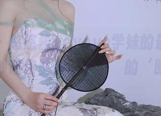 秀人网 - 悠悠酱yoyoyo学妹的最新写真集，一秒让你坠入‘学习’的‘时空’！