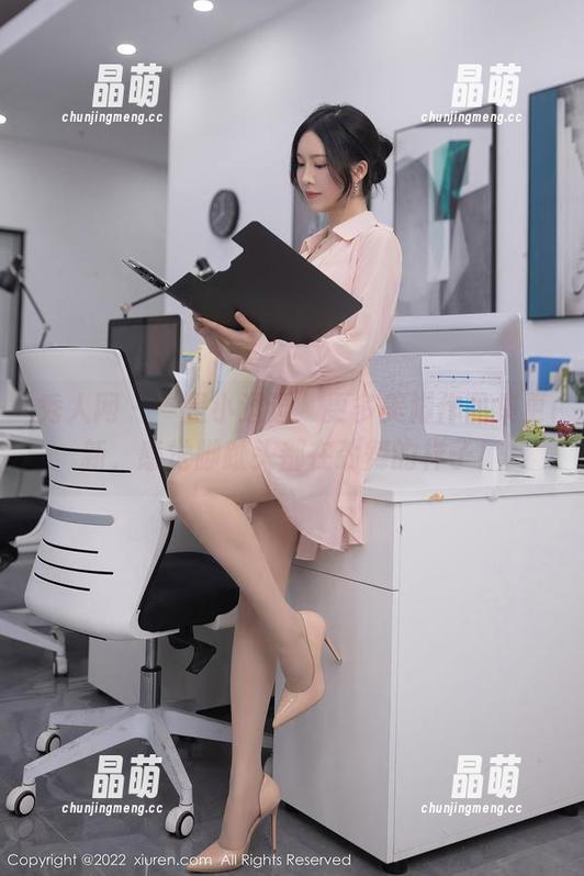 秀人网-是小逗逗 秀人网 - “是小逗逗”更多美脚作品集更新,感觉脚趾头都在劲舞的样子!