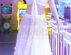 秀人网 - 泳池+林星阑=图包中的欢乐水世界！来看看这出戏！