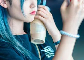 秋楚楚不秃头的贞德精选：面对镜头，她真的好迷人！