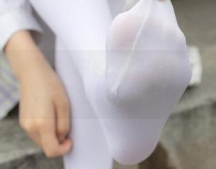 紧急企划 - 喧嚣中的宁静——小恩的黑丝JK写真壁纸，让我恍惚