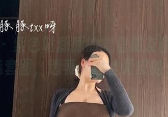 微密圈 - 紫色哒豚豚的微信朋友圈系列：精选套图，透着一丝丝调皮的光！