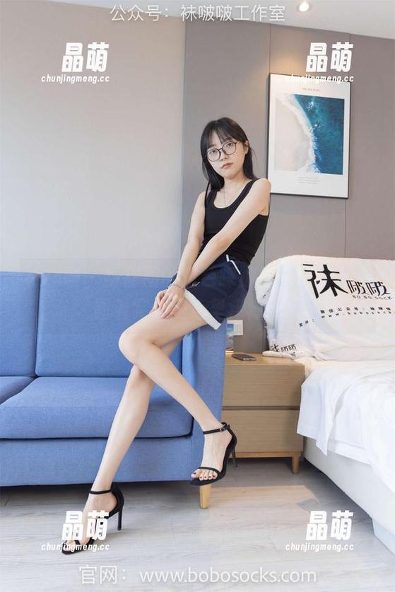 袜啵啵-甜甜圈 袜啵啵 - 甜甜圈的肉色踩脚袜花絮版,原图看完让我心里痒痒的!