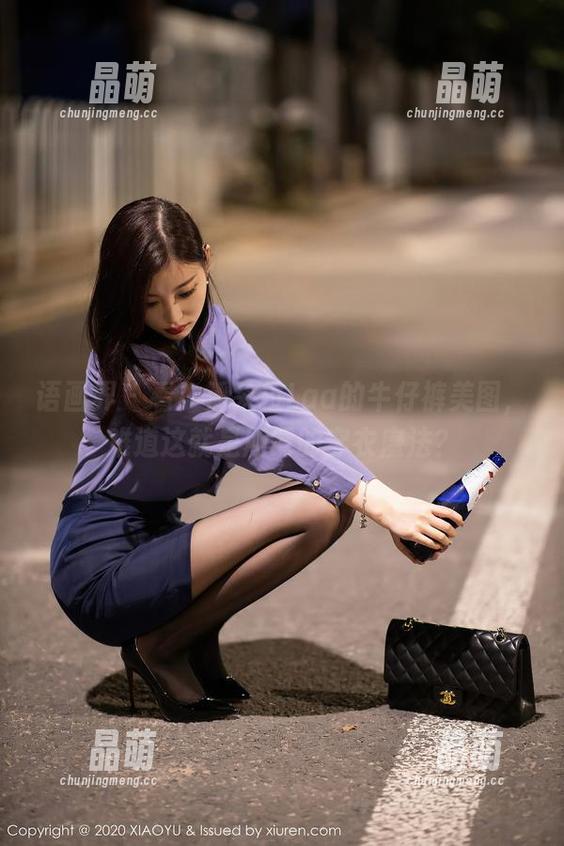 语画界-潘朵拉Laa 语画界 - 看!潘朵拉Laa的牛仔裤美图,难道这就是所谓的穿衣魔法?
